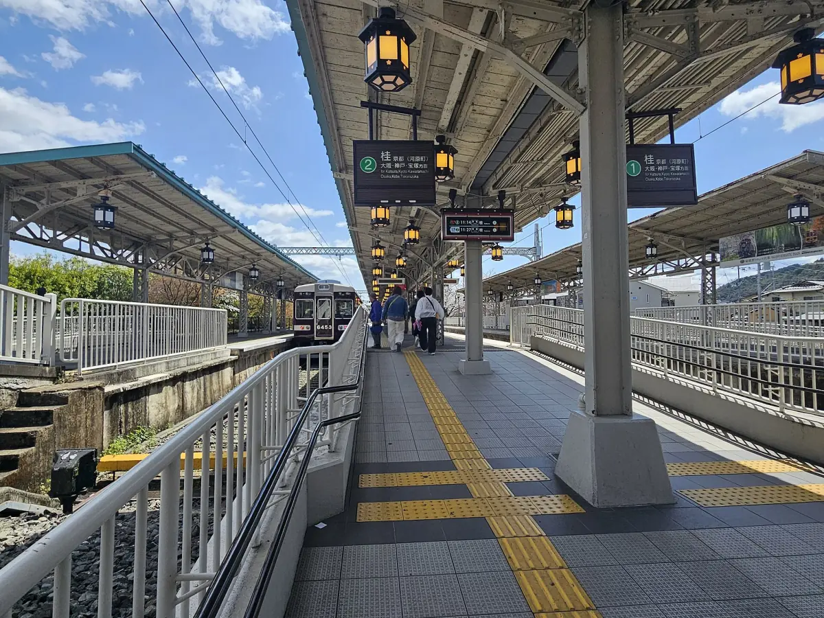 Platforms of Hankyu Arashiyama Station
