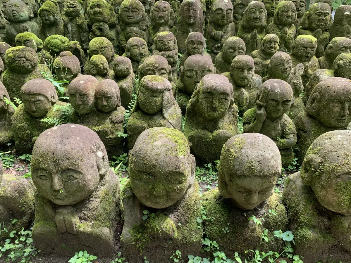 Moss-covered statues at Otagi Nenbutsu-ji